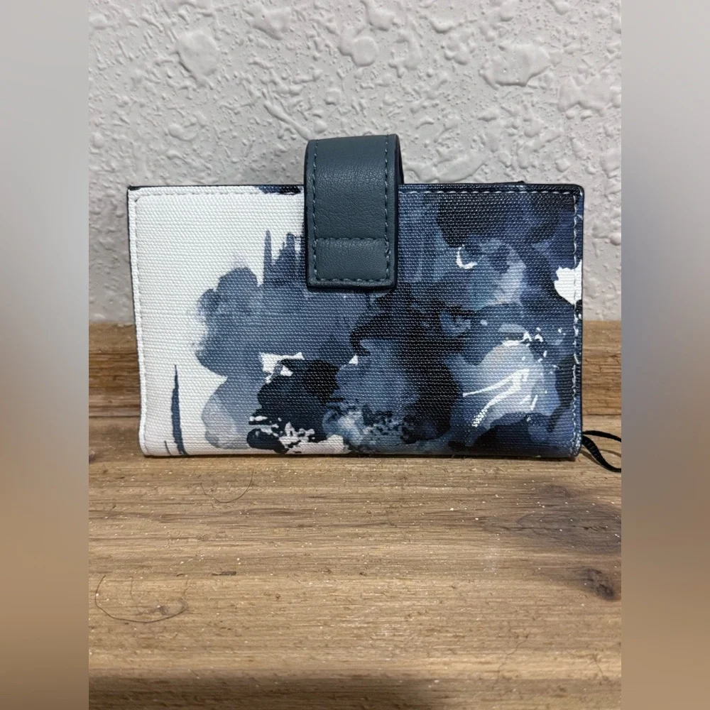 Simply Vera Vera Wang wallet - Picture 5 of 5